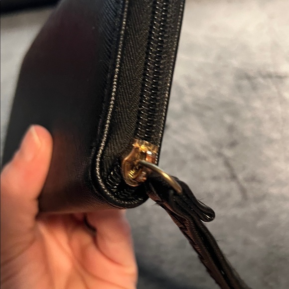 EUC Rebecca & Rifka Black Zip-Around Wristlet Wallet with Gold Medallion - Picture 7 of 16